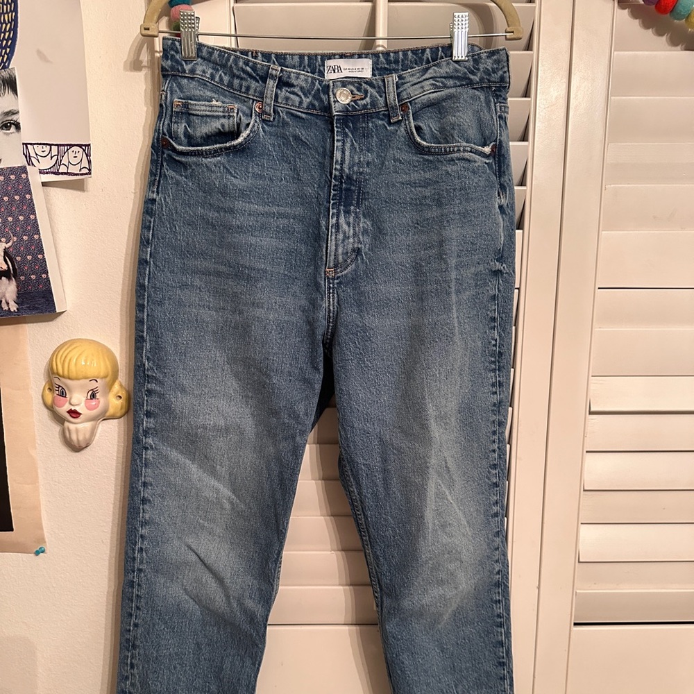 ZARA STRAIGHT LEG JEANS!!